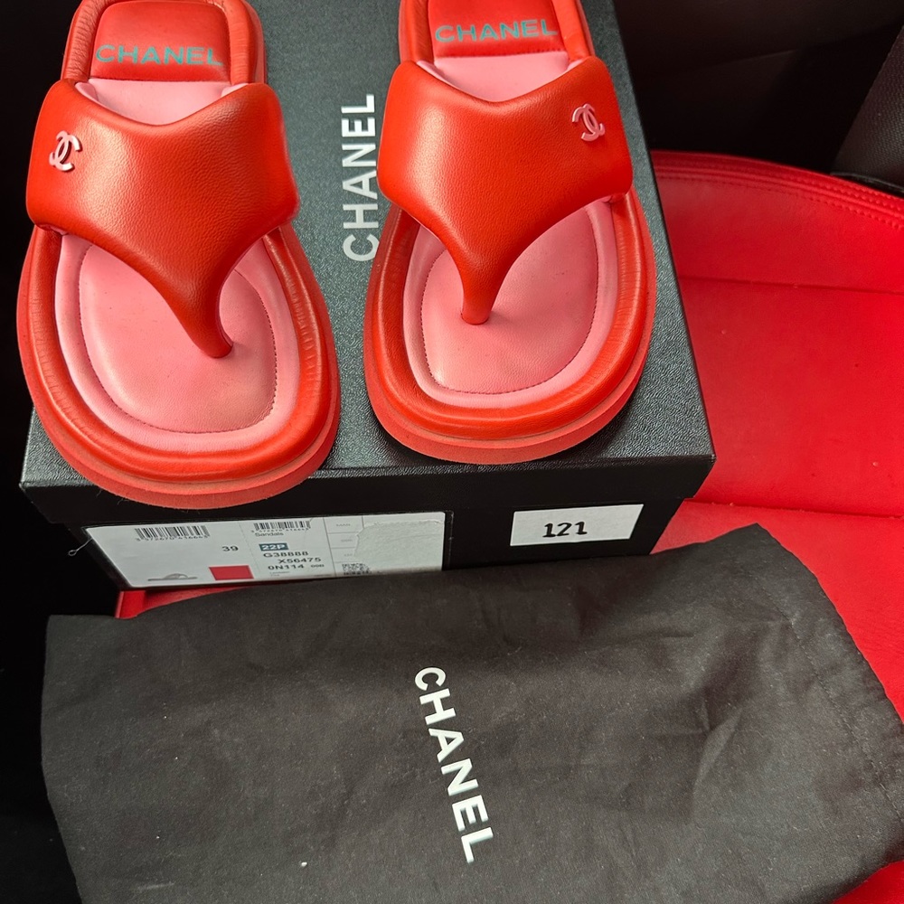 Chanel Lambskin Padded Pool Thong Sandals 39 ///  Light Red Pink